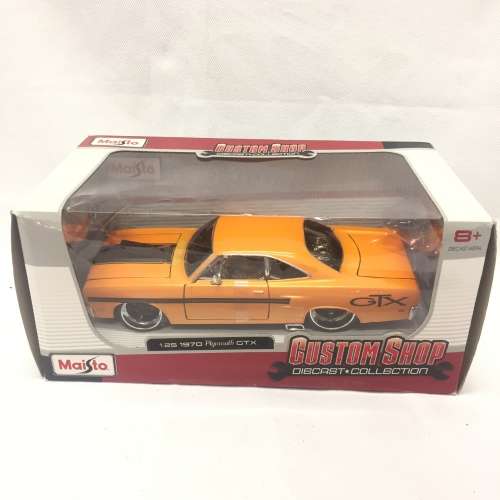 Maisto Custom shop 1970 Plymouth GTX model car - scale 1/25 in box