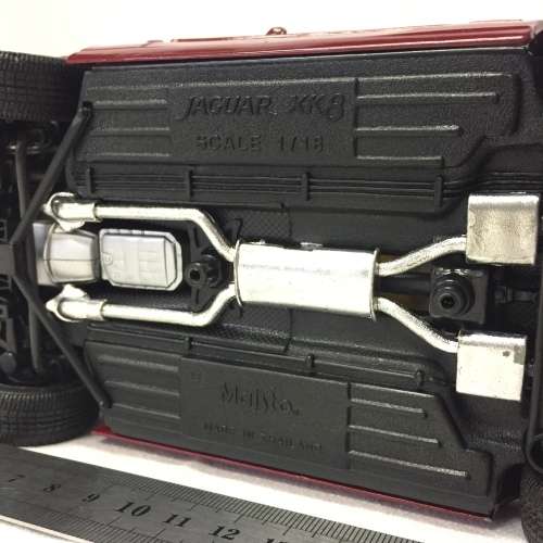 Maisto Jaguar XK8 model car - scale 1/18