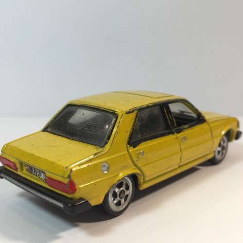 Mebetoys Peugeot 305 model toy car