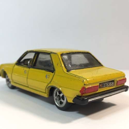 Mebetoys Peugeot 305 model toy car