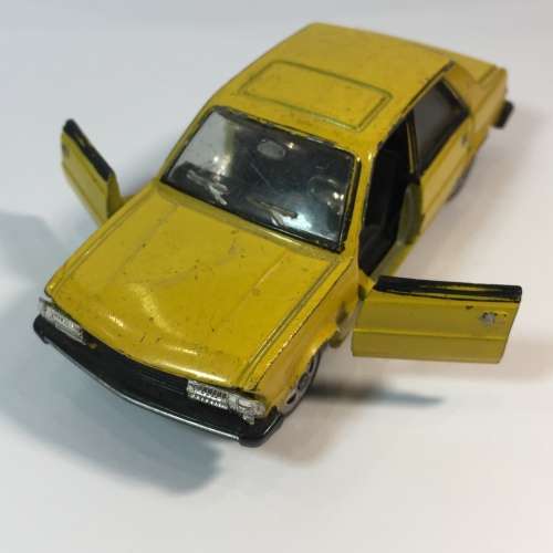 Mebetoys Peugeot 305 model toy car