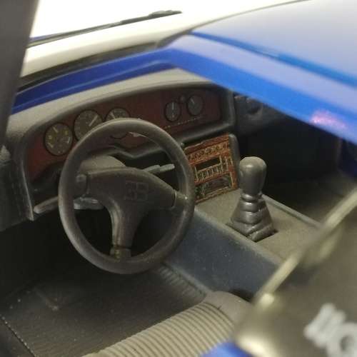 Maisto 1992 Bugatti 11GB model car - scale 1/18