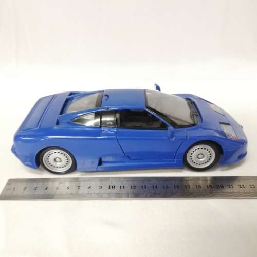Maisto 1992 Bugatti 11GB model car - scale 1/18