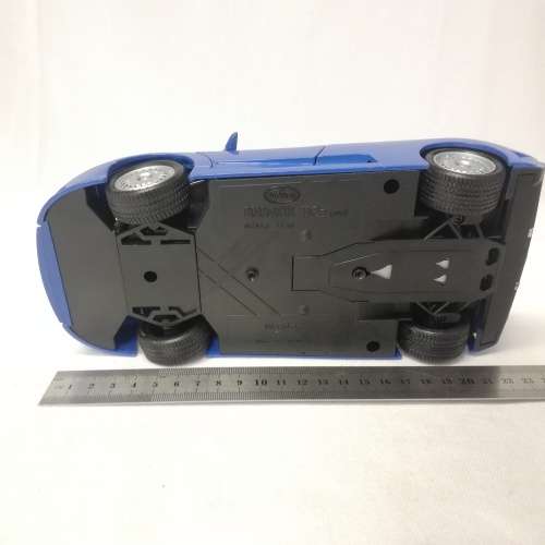 Maisto 1992 Bugatti 11GB model car - scale 1/18