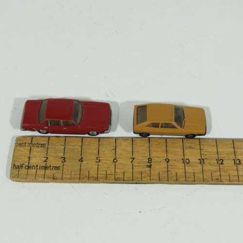Lot of 4 HO scale plastic model cars