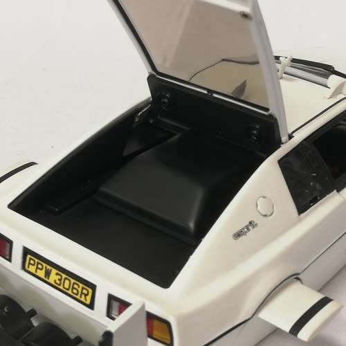 James Bond 007 Lotus Esprit Type 79 submarine model car - scale 1/18 - joyride studios