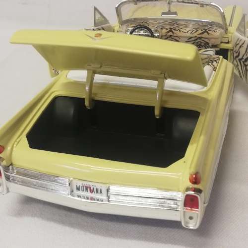 Jada Toys Scarface 1963 Cadillac DeVille model car with figurine - scale 1/18