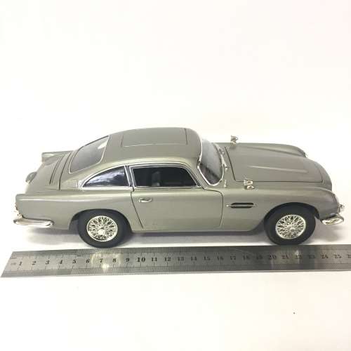 James Bond 007 Aston Martin Lagonda Superleggera model car - scale 1/18 - Joyride Studios