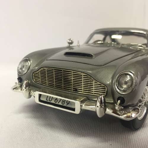 James Bond 007 Aston Martin Lagonda Superleggera model car - scale 1/18 - Joyride Studios