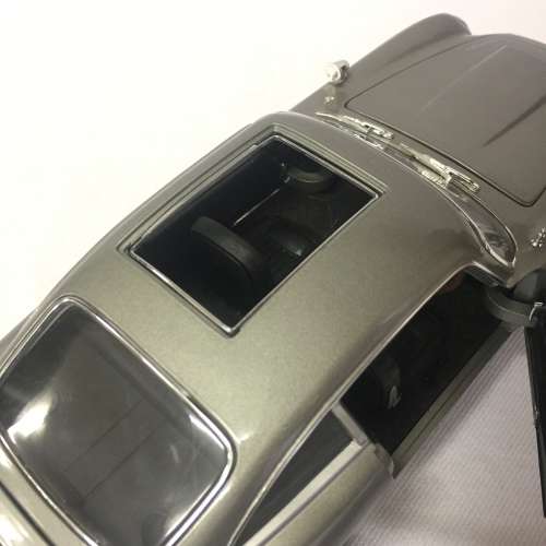James Bond 007 Aston Martin Lagonda Superleggera model car - scale 1/18 - Joyride Studios