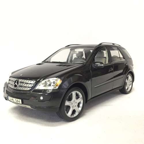 Mini Champs 2005 Mercedes-Benz M-Class model car - scale 1/18