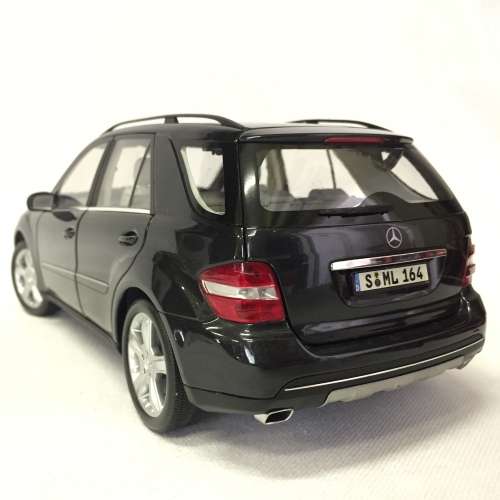 Mini Champs 2005 Mercedes-Benz M-Class model car - scale 1/18