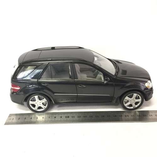 Mini Champs 2005 Mercedes-Benz M-Class model car - scale 1/18