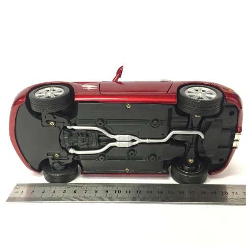 Motor Max Chrysler Crossfire model car - scale 1/18
