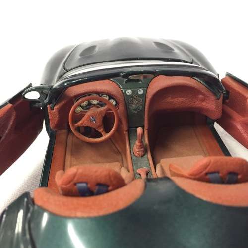 Maisto Mustang Mach III model car - scale 1/18 - missing mirror