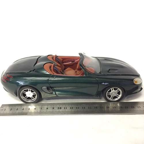 Maisto Mustang Mach III model car - scale 1/18 - missing mirror