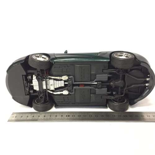 Maisto Mustang Mach III model car - scale 1/18 - missing mirror