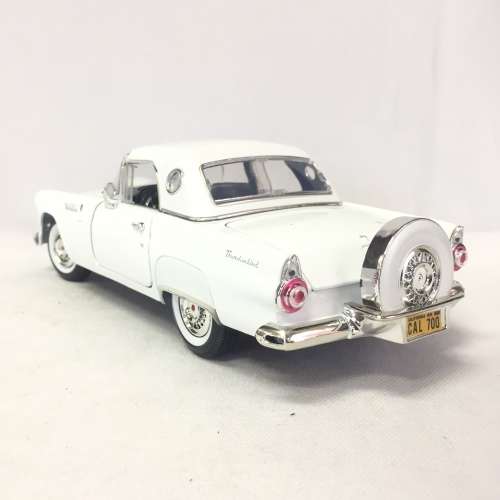 Motor Max 1956 Ford Thunderbird model car - scale 1/18