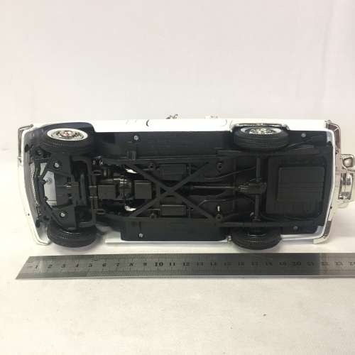 Motor Max 1956 Ford Thunderbird model car - scale 1/18
