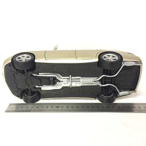 Kyosho Mercedes-Benz CLS500 model car - scale 1/18