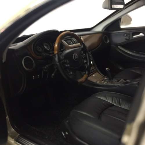 Kyosho Mercedes-Benz CLS500 model car - scale 1/18