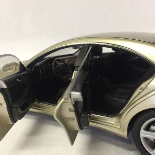 Kyosho Mercedes-Benz CLS500 model car - scale 1/18