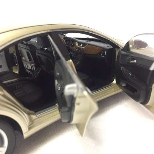 Kyosho Mercedes-Benz CLS500 model car - scale 1/18