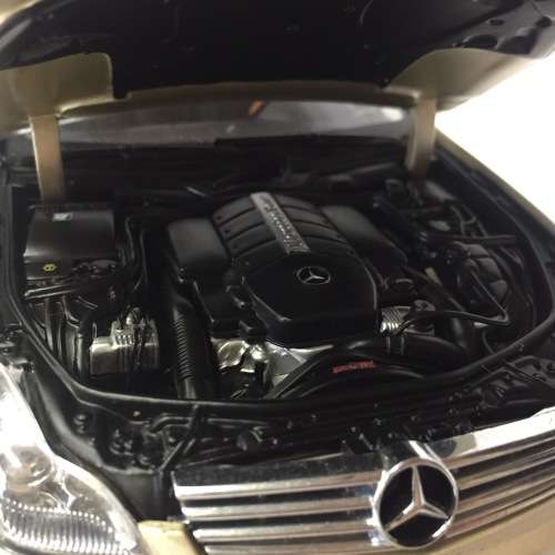 Kyosho Mercedes-Benz CLS500 model car - scale 1/18