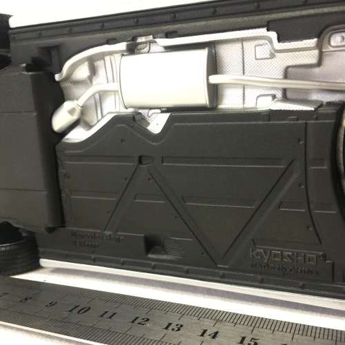 Kyosho Mercedes-Benz B-class model car - scale 1/18 - one mirror missing