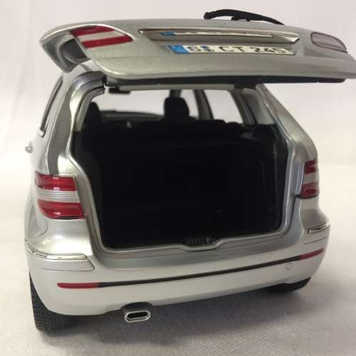Kyosho Mercedes-Benz B-class model car - scale 1/18 - one mirror missing