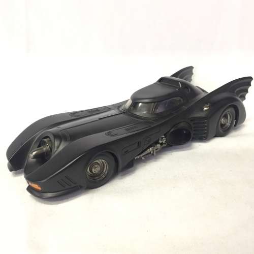 Hot Wheels Batmobile ''Batman Returns'' model car - scale 1/18