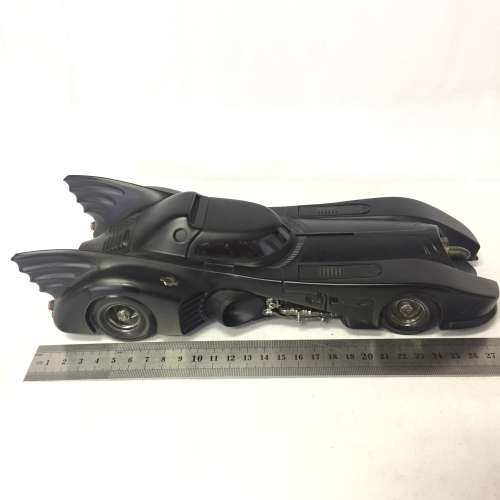 Hot Wheels Batmobile ''Batman Returns'' model car - scale 1/18