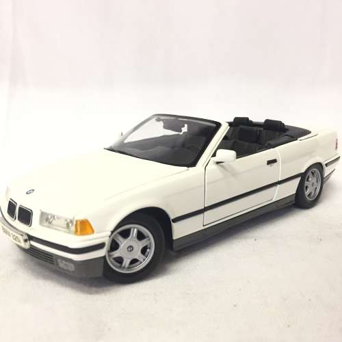 Maisto 1993 BMW 325i convertible model car - scale 1/18 - with soft top