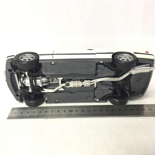 Maisto 1993 BMW 325i convertible model car - scale 1/18 - with soft top
