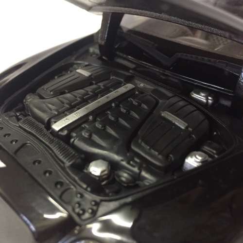 Bburago Bentley Continental Supersports convertible ISR model car - scale 1/18