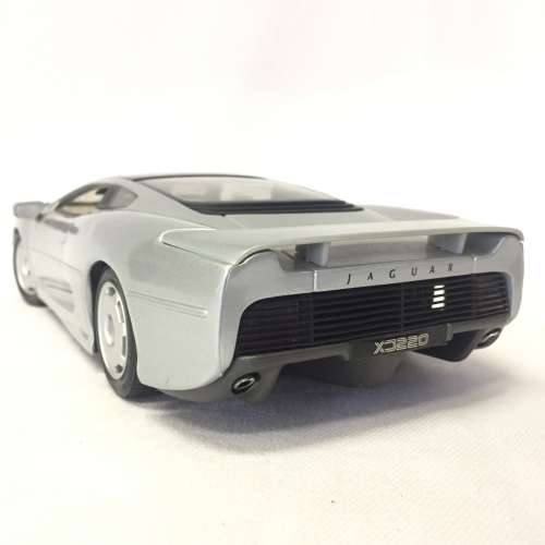 Maisto Jaguar XJ220 model car - scale 1/18