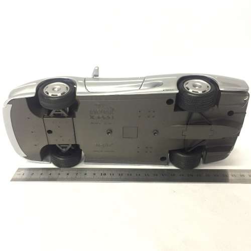Maisto Jaguar XJ220 model car - scale 1/18