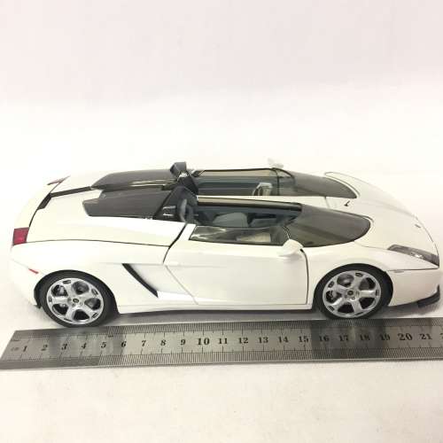 Mondo Motors Lamborghini Concept S model car - scale 1/18