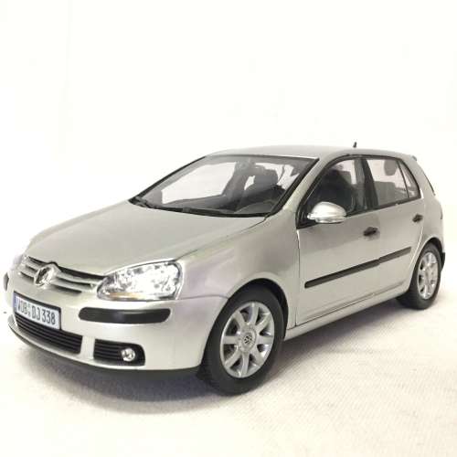 Welly Volskwagen Golf V 1.6 FSi model car - scale 1/18
