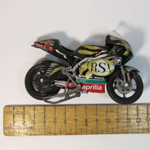 Majorette Aprilia RSV 250 model motorcycle - Scale 1/18