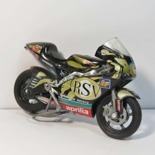 Majorette Aprilia RSV 250 model motorcycle - Scale 1/18