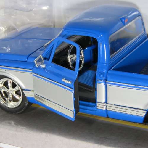 Jada 1972 Chevy Cheyenne pickup model car - Big Time Customs - Scale 1/24 - In box
