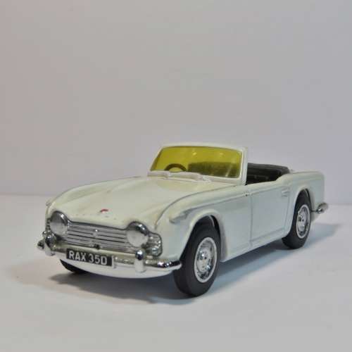 Matchbox Dinky 1965 Triumph TR4 A - IRS model car - 1990 issue