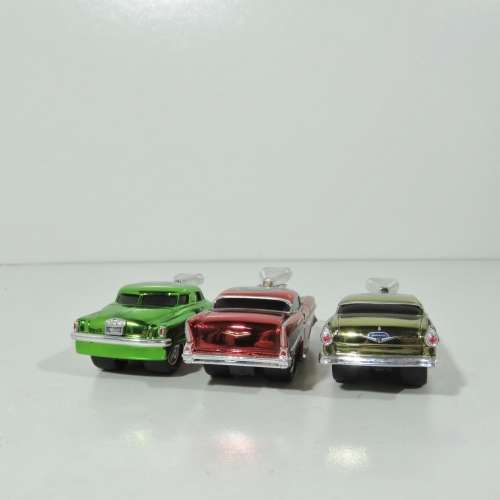 Muscle Machines Happy Holidays 2004 truck with 3 cars