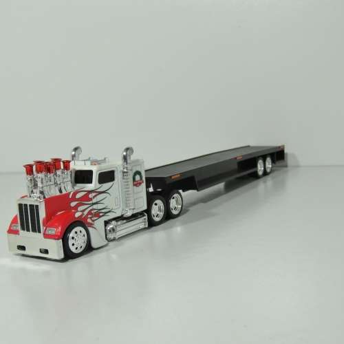 Muscle Machines Happy Holidays 2004 truck with 3 cars