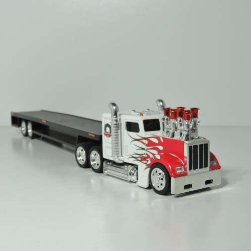 Muscle Machines Happy Holidays 2004 truck with 3 cars