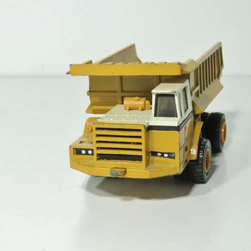 ERTL International Harvester dump truck die-cast construction model