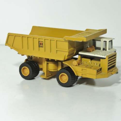 ERTL International Harvester dump truck die-cast construction model