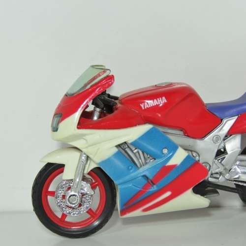 Maisto Yamaha FZR 600 R model motorcycle - Scale 1/18