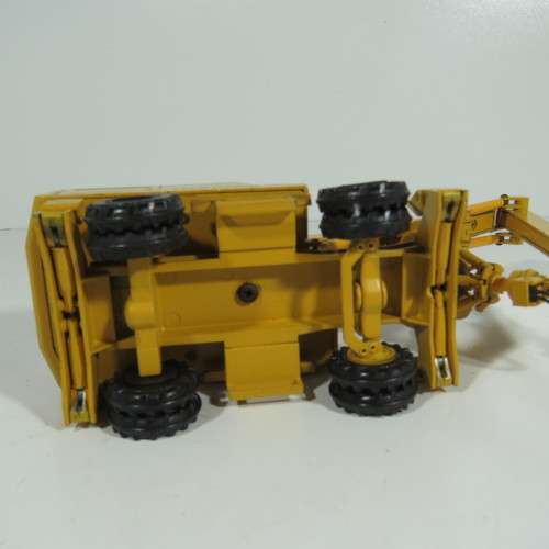 Conrad #2832 Liebherr 932 Litronic excavator with grapple die-cast construction model - Scale 1/50